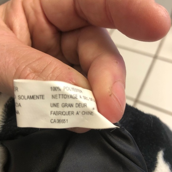 Black and White Beret Hat for those special occasions. Lovely hat to dress up. - Picture 3 of 9